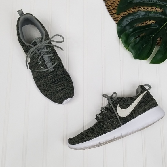 Nike Other - Nike Rosche One boys shoes 4.5